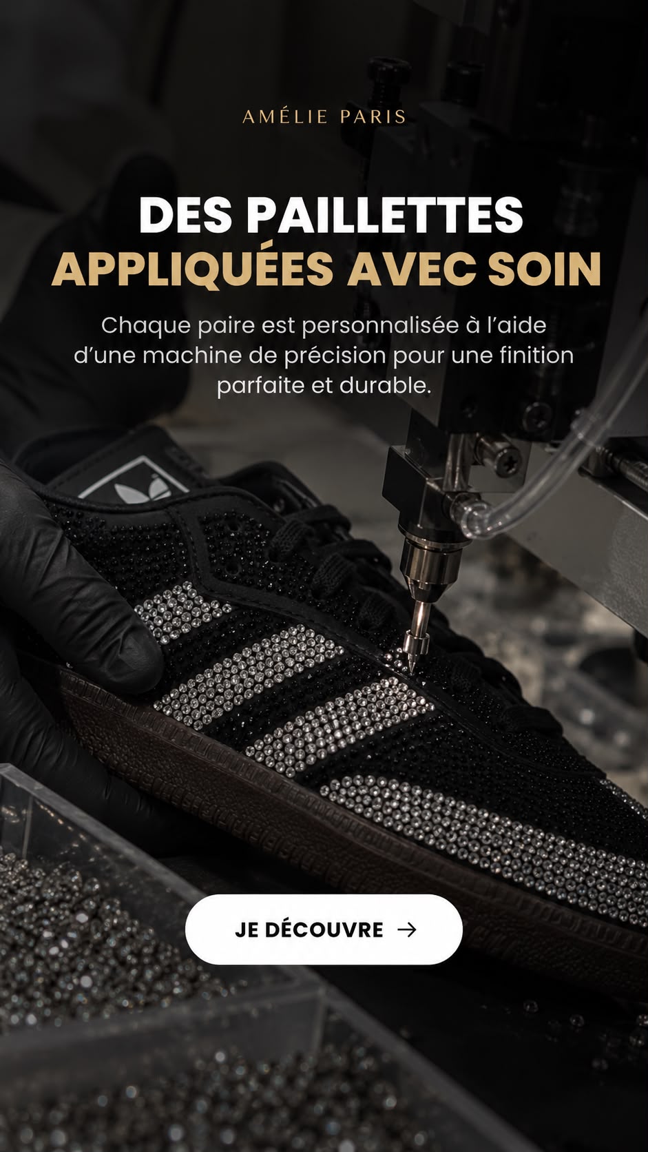 Pose des paillettes à la main sur une Samba Amélie Paris